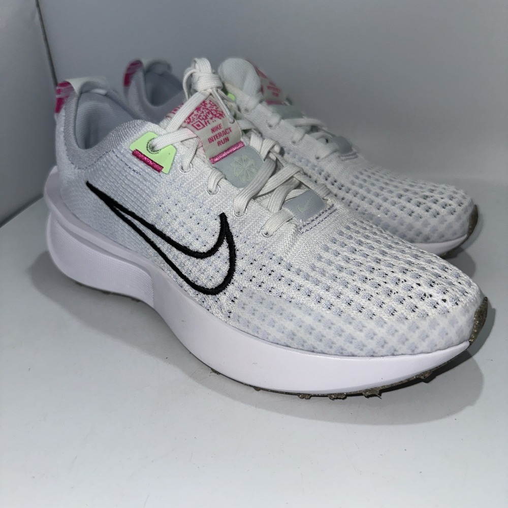 Nike Interact Run Flyknit Upper White Black Football Green Womens Shoes Size 6.5